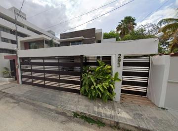 Casa de 4 habitaciones, Mérida · Casa en Venta a Unos Pasos de Gran Plaza en Montes de América