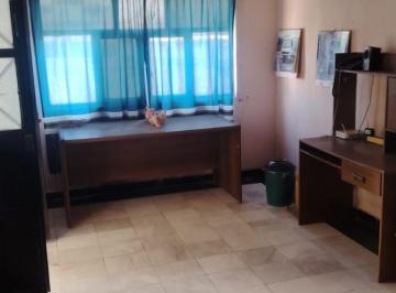 Casa · 202m² · 5 Recámaras · 10 Estacionamientos · Casa en Venta en Colonia Casa Blanca Muy Centrica