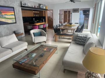 Casa · 250m² · 4 Recámaras · Casa en Venta en Residencial Country