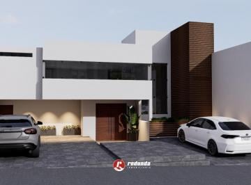 Casa · 650m² · 4 Recámaras · 2 Estacionamientos · Club de Golf Chiluca