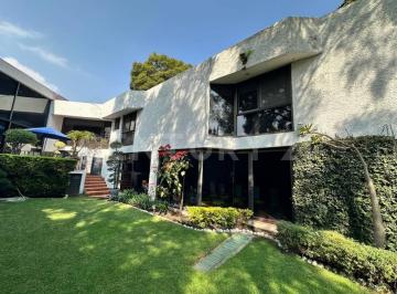 Casa · 530m² · 4 Recámaras · 5 Estacionamientos · Casa Sola en Venta en Jardines del Pedregal