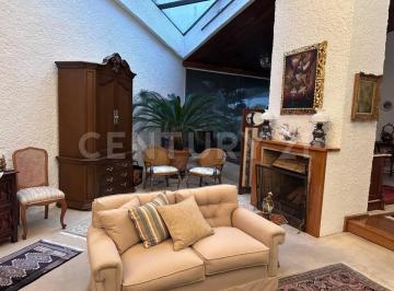 Casa · 530m² · 4 Recámaras · 5 Estacionamientos · Casa Sola en Venta en Jardines del Pedregal