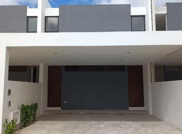 Casa · 188m² · 2 Estacionamientos · Casa en Fraccionamiento Residencial Xcanatún