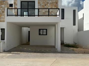 Casa en condominio · 205m² · 3 Recámaras · 2 Estacionamientos · Casa en Venta de 3 Recámaras en Privada en Temozón Norte