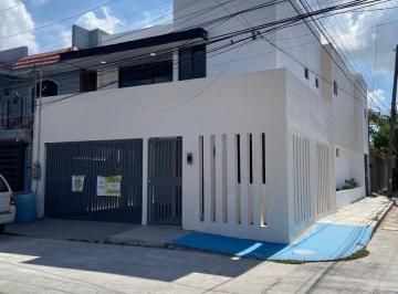 Casa · 210m² · 5 Recámaras · 2 Estacionamientos · Casa en Los Cedros