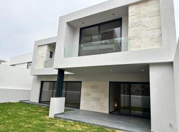 Casa · 380m² · 3 Recámaras · 2 Estacionamientos · Casa en Venta en Sierra Azul