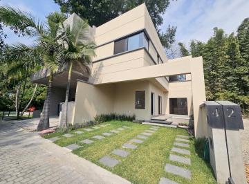 Casa · 190m² · 3 Recámaras · 2 Estacionamientos · Casa Nueva en Exclusivo Fraccionamiento en Acapantzingo, Cuernavaca Morelos.