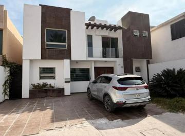 1 · Casa en Venta en Privadas de Santiago, Saltillo - Amplia y Bien Ubicada