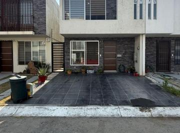 Casa en condominio de 2 habitaciones, Tlajomulco de Zúñiga · Se Vende Casa en Coto Privado con Alberca y Doble Vigilancia - Hacienda Santa Cruz, Tlajomulco.