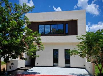 Casa · 220m² · 3 Recámaras · 2 Estacionamientos · Venta Casa en Privada Altozano