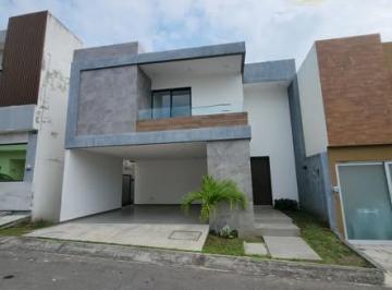 Casa · 223m² · 3 Recámaras · 2 Estacionamientos · Casa en Residencial Lomas Residencial