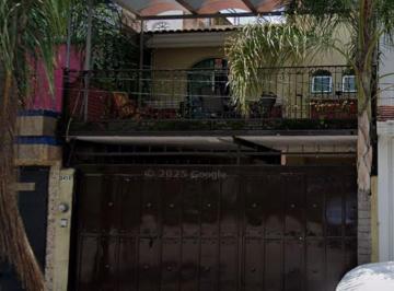 Casa de 3 habitaciones, Guadalajara · Venta de Casa en Calle Josefa Ortiz de Dominguez, Lagos de Oriente, Guadalajara, Jal.