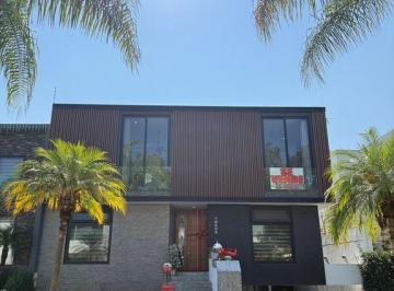 Casa · 570m² · 3 Recámaras · 6 Estacionamientos · Casa en Venta en Valle Real Coto Almendros