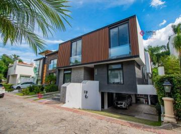 Casa · 570m² · 3 Recámaras · 6 Estacionamientos · Casa en Venta en Valle Real Coto Almendros