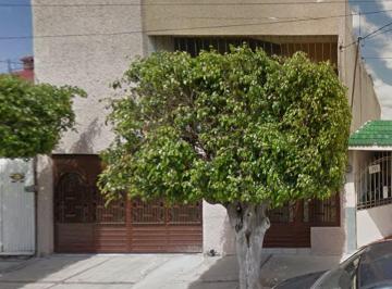 Casa de 4 habitaciones, Celaya · Venta de Casa en Luis Gonzalez Obregon, Zona de Oro, Celaya, Gto.