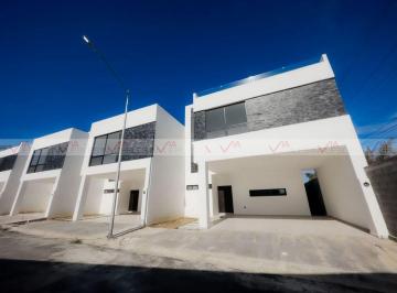 Casa · 299m² · 3 Recámaras · 2 Estacionamientos · Casa en Venta en Santiago