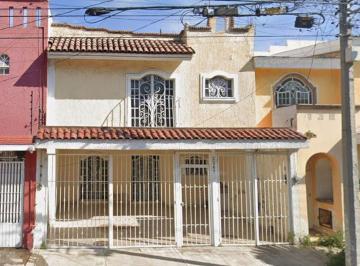 Casa de 4 habitaciones, San Pedro Tlaquepaque · Casa en Venta en Colonia El Tapatio Tlaquepaque Jalisco