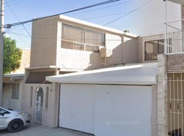 Casa de 3 habitaciones, Torreón · Venta de Casa en Col La Fuente Torreón, Cohahuila. Pregunta El Beneficio