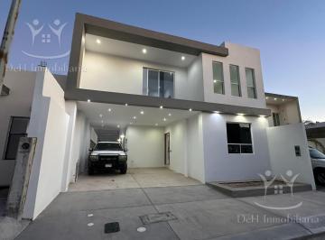 Casa · 320m² · 4 Recámaras · 2 Estacionamientos · Residencial Solares