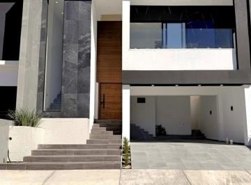 Casa de 3 habitaciones, Chihuahua · Casa en Venta con Recámara en Planta Baja en Bosque Real $7.9 Mill