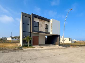 Casa · 218m² · 3 Recámaras · 2 Estacionamientos · Casa Cerca de Área Verde en Venta en Punto Lomas