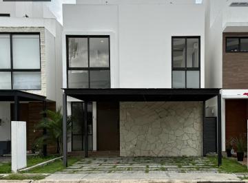 Casa · 309m² · 3 Recámaras · 2 Estacionamientos · ¡Bonita Casa en Venta/renta, a Pasos de La Casa Club en Residencial Aqua!