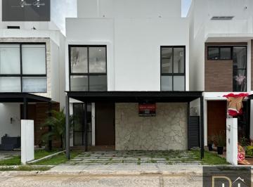 Casa · 309m² · 3 Recámaras · 2 Estacionamientos · ¡Bonita Casa en Venta/renta, a Pasos de La Casa Club en Residencial Aqua!