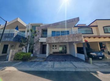 Casa · 200m² · 4 Recámaras · 2 Estacionamientos · Casa en Claustros de Santiago, Centro Sur, Querétaro