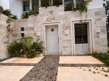 Casa · 267m² · 3 Recámaras · 2 Estacionamientos · Renta de Casa en Cancún