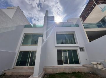 Casa · 419m² · 3 Recámaras · 2 Estacionamientos · Casa en Venta en Pedregal Primera Fase