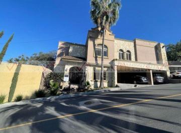 Casa · 532m² · 4 Recámaras · 3 Estacionamientos · Casa en Venta en Valle de San Ángel