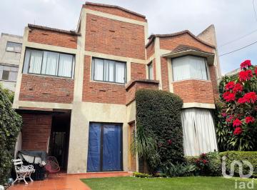Casa · 425m² · 7 Recámaras · 3 Estacionamientos · Casa en Venta en Narvarte Poniente, Calle Xochicalco, Deleg. Benito Juárez Cdmx.