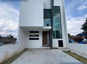 Casa · 160m² · 3 Recámaras · 2 Estacionamientos · Casa en Venta con Tres Recamaras y Terraza en Tlaxcala