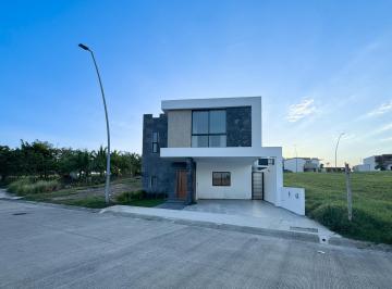 Casa · 217m² · 3 Recámaras · 2 Estacionamientos · Casa con Hab en Pb en Venta en Lomas del Dorado