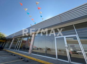 Local comercial · 100m² · 2 Estacionamientos · Locales Comerciales en Renta en Estación de Servicio con Oxxo, a 2 Km. del Aeropuerto, Sobre Nvo. Pe