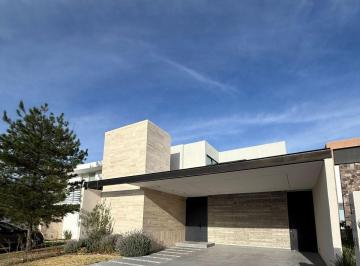 Casa Venta de 3 habitaciones · Casa con 400 m² de Superficie de Terreno, 3 Recámaras en Venta en La Campiña del Bosque