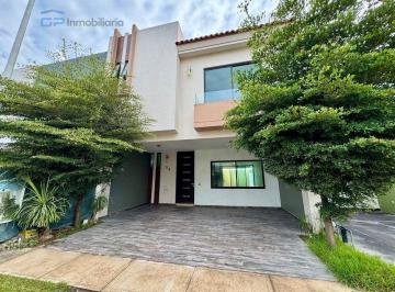 Casa de 3 habitaciones, Zapopan · Casa en Venta en El Campestre Coto Lugano