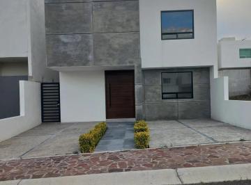 Casa en condominio · 235m² · 3 Recámaras · 3 Estacionamientos · Casa en Condominio en Fraccionamiento La Cima
