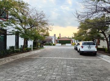 Casa de 3 habitaciones, San Pedro Cholula · Casa en Privada con Seguridad y Áreas Verdes, 3 Niveles en Santiago Mixquitla.