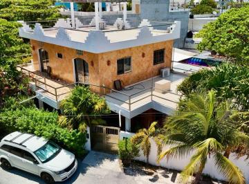 Casa de 5 habitaciones, Isla Mujeres · Casa Tikul, en El Corazón de Isla Mujeres - Casa con Dos Departamentos a Unos Pasos del Mar Caribe.