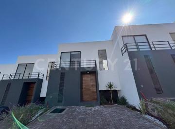 Casa · 127m² · 3 Recámaras · 2 Estacionamientos · Casa en Venta Zibata