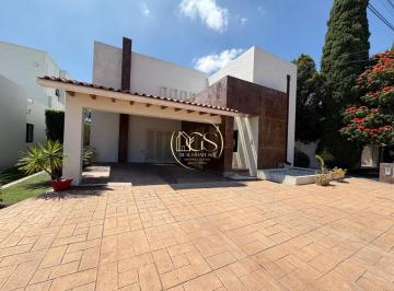 Casa · 715m² · 3 Recámaras · 4 Estacionamientos · Casa en Venta El Campestre Celaya