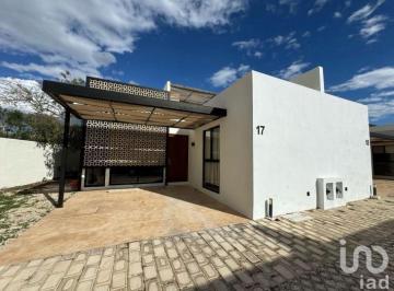 Casa · 99m² · 2 Recámaras · 2 Estacionamientos · Villa en Venta en Cholul, Merida, Yucatan Dentro de Privada Residencial
