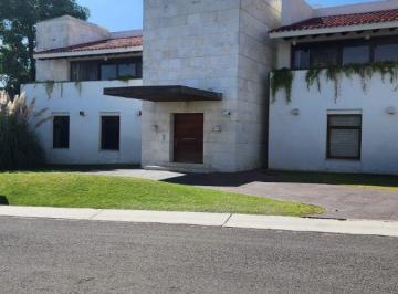 Casa en condominio de 6 habitaciones, Querétaro · Casa en Venta Campanario