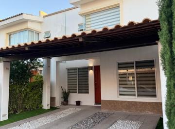 Casa · 155m² · 4 Recámaras · 2 Estacionamientos · Casa en Renta Al Norte I Habitación en Planta Baja