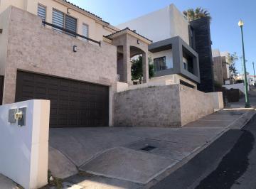 Casa · 420m² · 4 Recámaras · Se Renta Casa en Fraccionamiento Bosques de San Francisco Totalmente Amueblada