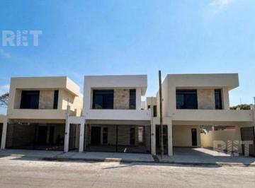 Casa · 240m² · 3 Recámaras · 2 Estacionamientos · Preventa de Casa en Los Mangos
