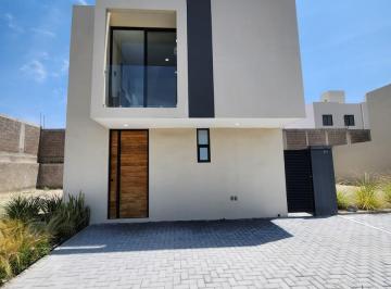 Casa · 115m² · 4 Recámaras · 2 Estacionamientos · Casa en Venta en Meseta, Queretaro