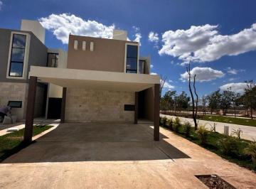 Casa · 206m² · 3 Recámaras · 2 Estacionamientos · Casa en Privada con Amenidades, Al Norte de Mérida
