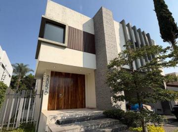 Casa de 4 habitaciones, Zapopan · Casa en Venta - Valle Real, Zapopan.